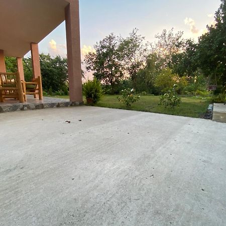 Orange Villa โกนิโอ ภายนอก รูปภาพ